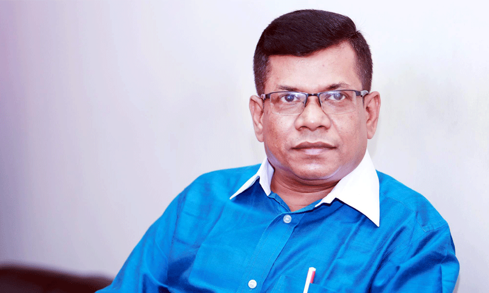 অভিমত: চাপে চ্যাপ্টা অর্থনীতির রিয়াল হিরো ব্যবসায়ীরা