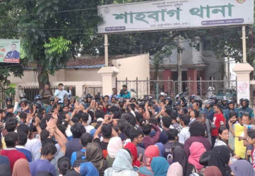 সাম্যর খুনিদের গ্রেফতারে শাহবাগ থানা ঘেরাও, ৪৮ ঘণ্টার আল্টিমেটাম