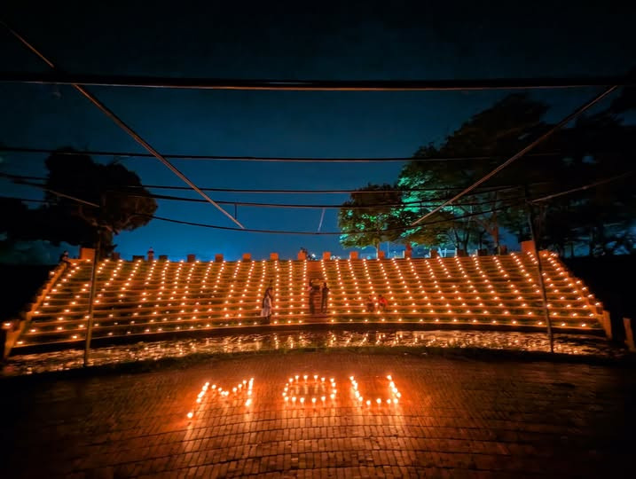 মোমবাতির আলোয় শিক্ষার্থীদের জন্মদিনের এক অন্যরকম উৎসব
