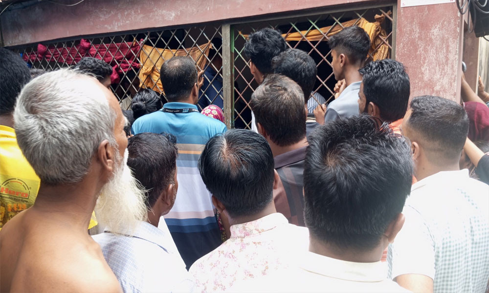 ময়মনসিংহে দুই শিশু সন্তানসহ নারীর গলাকাটা মরদেহ উদ্ধার