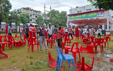 গোপালগঞ্জে এনসিপির সমাবেশ মঞ্চে নিষিদ্ধ ছাত্রলীগের হামলা, ভাঙচুর