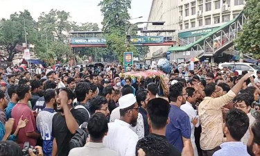 গোপালগঞ্জে এনসিপির ওপর হামলার প্রতিবাদে শাহবাগ-সায়েন্সল্যাব অবরোধ