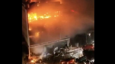 ইরানে পুরো শপিংমল পুড়ে ছাই, প্রাণহানি বেড়ে ৬০