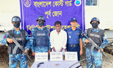 মহেশখালীতে কোস্ট গার্ড-পুলিশের যৌথ অভিযানে আগ্নেয়াস্ত্রসহ আটক ১
