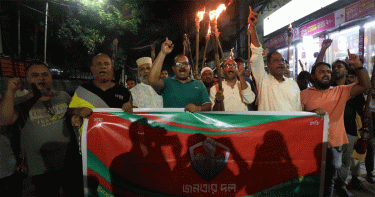 জুলাইযোদ্ধাদের ওপর হামলার প্রতিবাদে জনতার দলের মশাল মিছিল