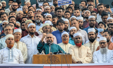 মনে হয় সরকারের সঙ্গে গোপন কোনো শক্তি কাজ করছে: ডা. তাহের