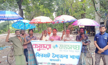 ফকিরহাটে ভ্যানচালকদের মাঝে বসুন্ধরা শুভসংঘের ছাতা বিতরণ