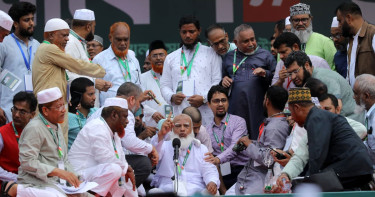বসে বক্তব্য শেষ করলেন অসুস্থ জামায়াত আমির