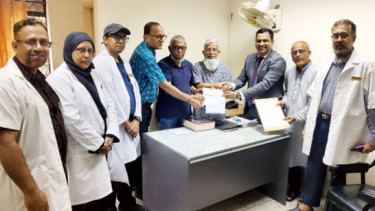 ডায়াবেটিক হাসপাতালের উন্নয়নে প্রিমিয়ার ব্যাংকের ১০ লাখ টাকার অনুদান