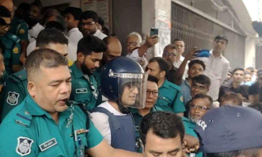 হত্যাচেষ্টা মামলায় গ্রেপ্তার ব্যারিস্টার সুমন