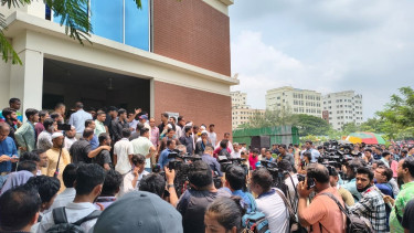 মাইলস্টোনে প্রেস সচিব ও দুই উপদেষ্টা অবরুদ্ধ, ক্ষোভ জানালেন শিক্ষার্থীরা