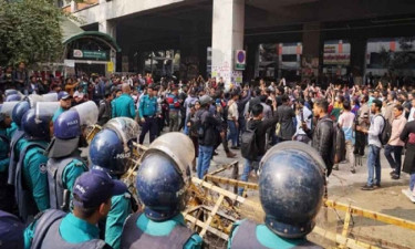 সচিবালয় এলাকায় ধাওয়া-পাল্টা ধাওয়া, লাঠিচার্জ, সাউন্ড গ্রেনেড ও টিয়ারশেল