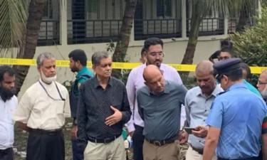 ৯ ঘণ্টা অবরুদ্ধ উপদেষ্টারা, অবশেষে পুলিশ পাহারায় মুক্তি