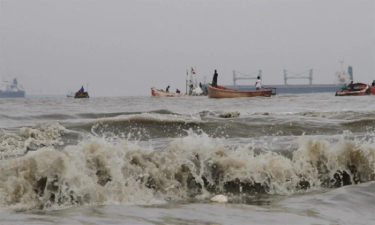 উত্তর বঙ্গোপসাগরে লঘুচাপ, চার বন্দরে ৩ নম্বর সতর্ক সংকেত