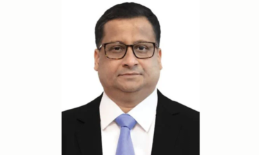 মৃত্যুতে নামহীন, স্মৃতিতে অম্লান