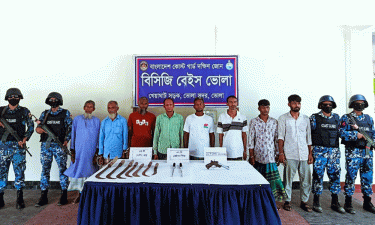 ভোলায় অস্ত্রসহ ৮ ডাকাত আটক
