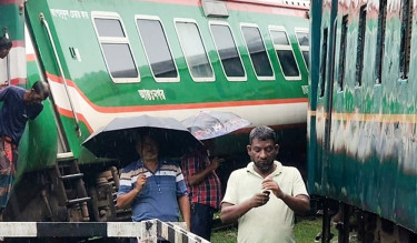 লালমনিরহাটে দুই ট্রেনের সংঘর্ষ