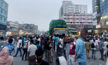 ২৫ ঘণ্টায়ও উদ্ধার হয়নি ম্যানহোলে নিখোঁজ সেই নারী
