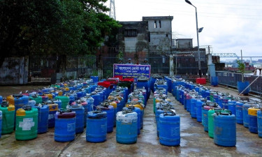 নারায়ণগঞ্জে ৩ কোটি টাকার অবৈধ চিংড়ি রেণু জব্দ