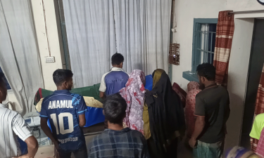 দেয়াল ভেঙে নিরাপত্তাকর্মীকে বেঁধে ইটভাটার ট্রান্সফরমার লুট