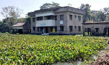 জলাবদ্ধতায় চিকিৎসক-রোগীর ভোগান্তি