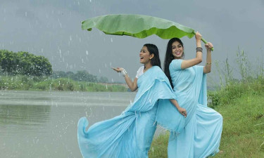 বৃষ্টির দিনে যেমন পোশাক পরবেন