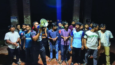 হলে ছাত্ররাজনীতি নিষিদ্ধের দাবিতে এবার জাবি শিক্ষার্থীদের বিক্ষোভ