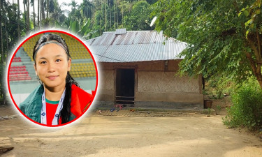 ফুটবলার ঋতুপর্ণার বাড়ি নির্মাণ করে দেবে বিসিবি