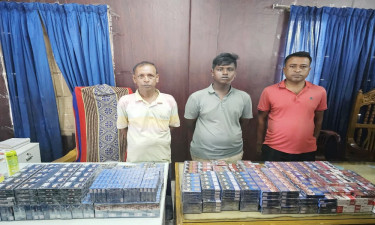 নৌবাহিনীর অভিযানে শুল্ক ফাঁকি দেওয়া অবৈধ সিগারেট জব্দ, আটক ৩