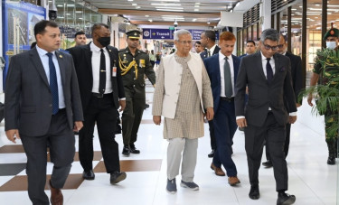 মালয়েশিয়ার উদ্দেশে ঢাকা ছাড়লেন প্রধান উপদেষ্টা