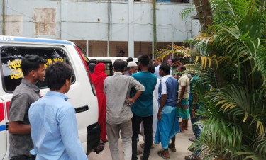 আড়াইহাজারে ট্রাক-সিএনজি সংঘর্ষে নিহত ২, আহত ৫ জন