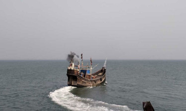 নৌকাসহ ৫ জেলেকে তুলে নিয়ে গেল আরাকান আর্মি