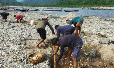 সিলেটে সাদা পাথরে লাগামহীন লুটপাট ঠেকাতে ৫ দফা সিদ্ধান্ত