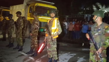 সাঁড়াশি অভিযানে যৌথবাহিনী, এবার লুটের পাথর ধরা