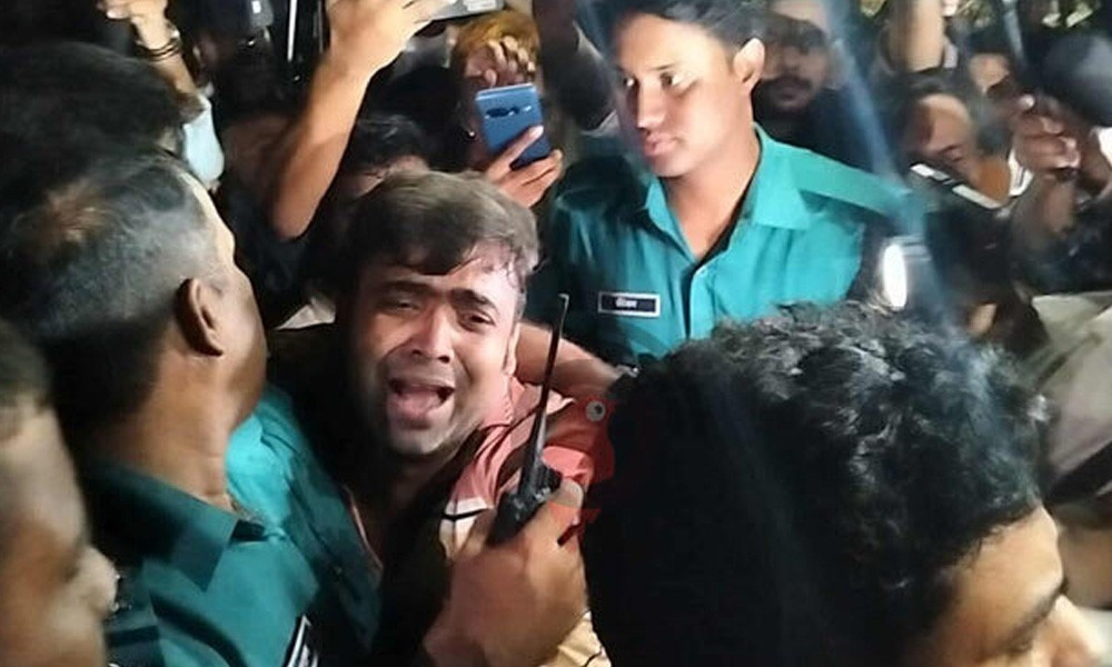 ধানমন্ডির ৩২ নম্বরে আ. লীগ সন্দেহে ৩ জনকে গণপিটুনি, পুলিশে সোপর্দ
