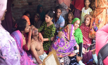 ‘আমরা মরে গেলাম ঋণের দায়ে আর খাওয়ার অভাবে’