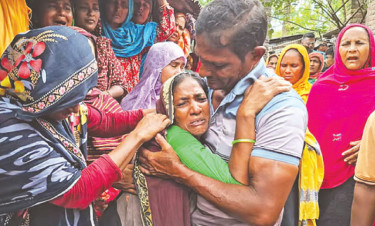 ‘আমরা মরে গেলাম ঋণের দায়ে আর খাওয়ার অভাবে’