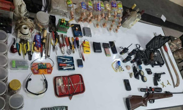 রাজশাহীতে কোচিং সেন্টারে সেনাবাহিনীর অভিযান, অস্ত্র ও বিস্ফোরক উদ্ধার