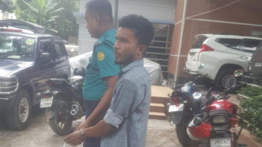 ধানমন্ডি ৩২ নম্বরে ফুল দিতে গিয়ে আটক সেই রিকশাচালকের জামিন