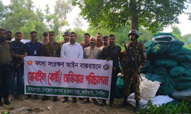 টাঙ্গাইলে ১৩ লাখ টাকার চায়না দুয়ারি জাল পুড়িয়ে ধ্বংস