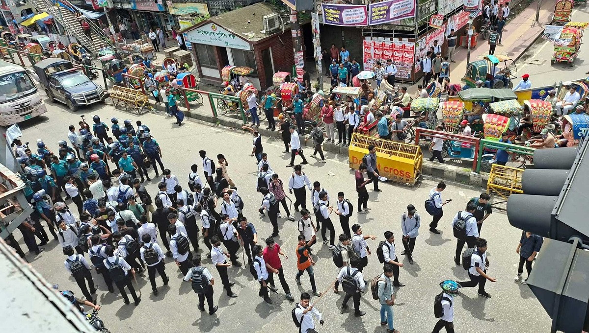 ঢাকা কলেজ-সিটি কলেজ শিক্ষার্থীদের ফের সংঘর্ষ