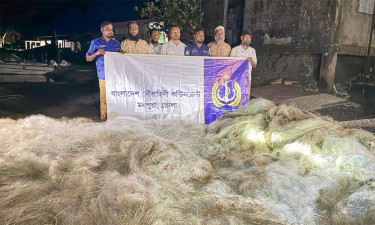 নৌবাহিনীর যৌথ অভিযানে কোটি টাকার অবৈধ জাল জব্দ