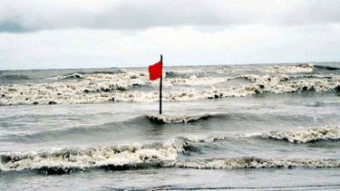 চার সমুদ্রবন্দরে ৩ নম্বর স্থানীয় সতর্ক সংকেত বলবদ