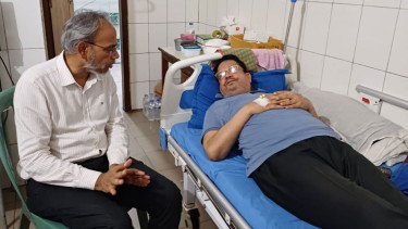 শিমুল বিশ্বাসের শারীরিক অবস্থা স্থিতিশীল, দেখতে গেলেন ডা. রফিক