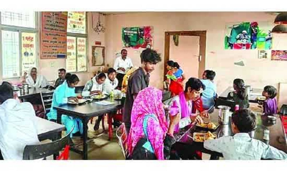 গার্বেজ ক্যাফে: বর্জ্য দিলে খাবার মেলে যে ক্যাফেতে