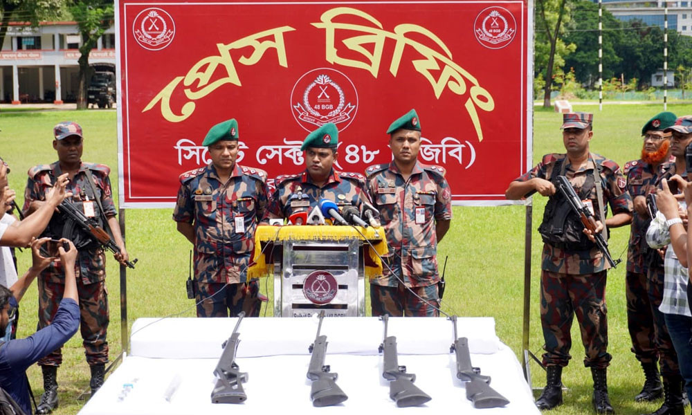 জাফলং সীমান্তে চা বাগান থেকে ভারতীয় চার এয়ার গান উদ্ধার