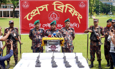 জাফলং সীমান্তে চা বাগান থেকে ভারতীয় চার এয়ার গান উদ্ধার