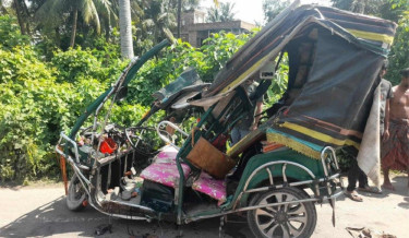 ডুমুরিয়ায় ট্রাকের ধাক্কায় ইজিবাইকের ৩ যাত্রী নিহত