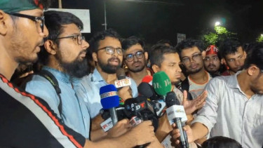 শাহবাগ মোড় অবরোধ: দাবির সমাধান না হলে কঠোর কর্মসূচির হুমকি