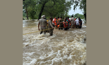 টানা বৃষ্টিতে বিপর্যস্ত জম্মু-কাশ্মীর, ভূমিধসে ৩১ জনের মৃত্যু